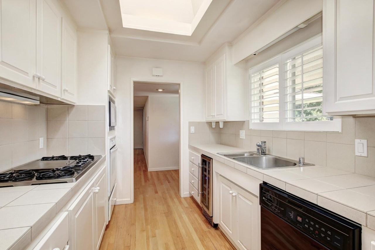 1501 Menlo Ave #1501 - Photo 7 of 15