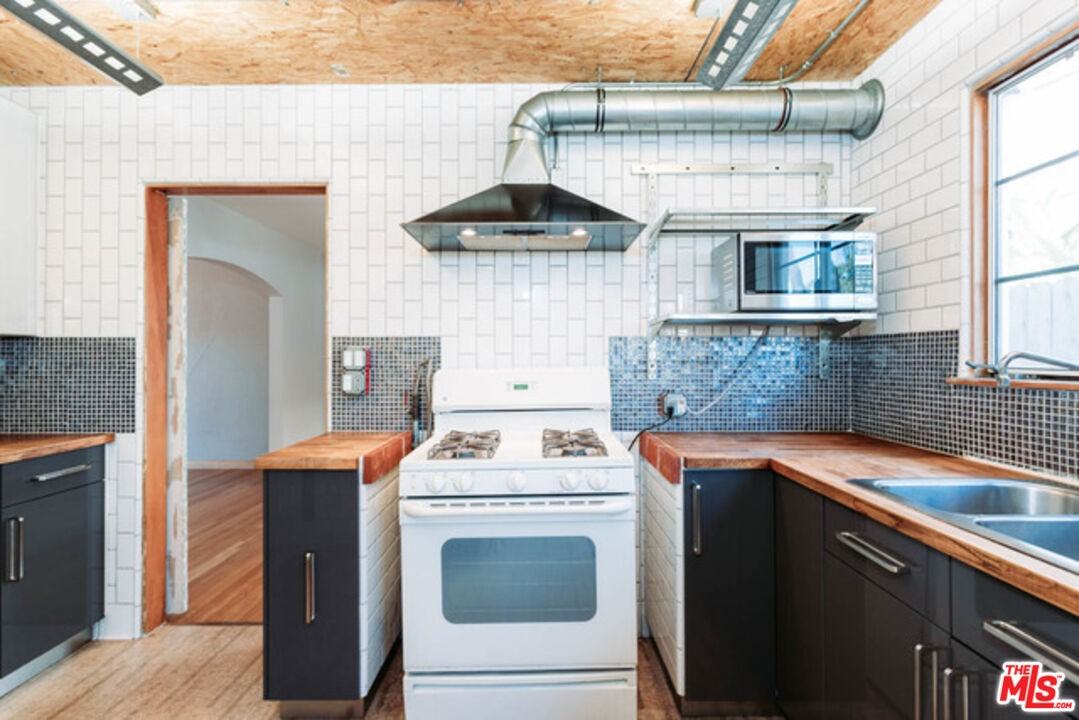 10961 Strathmore Dr #10961 - Photo 5 of 23