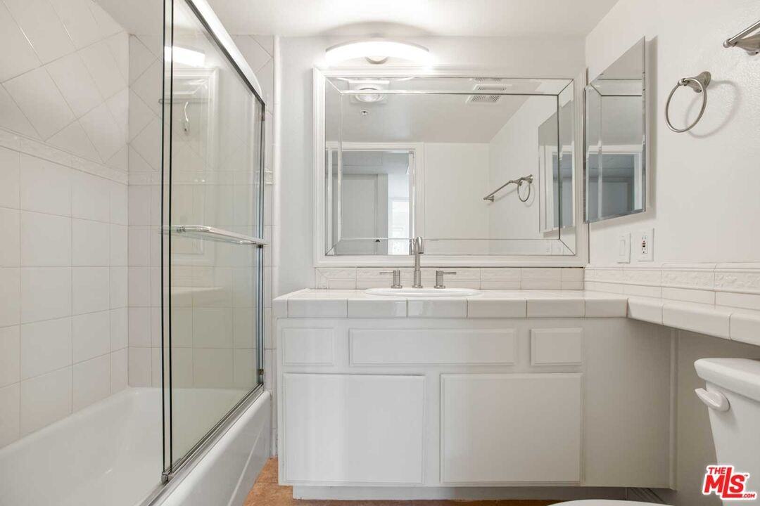 1508 Veteran Ave #1508-301 - Photo 2 of 29