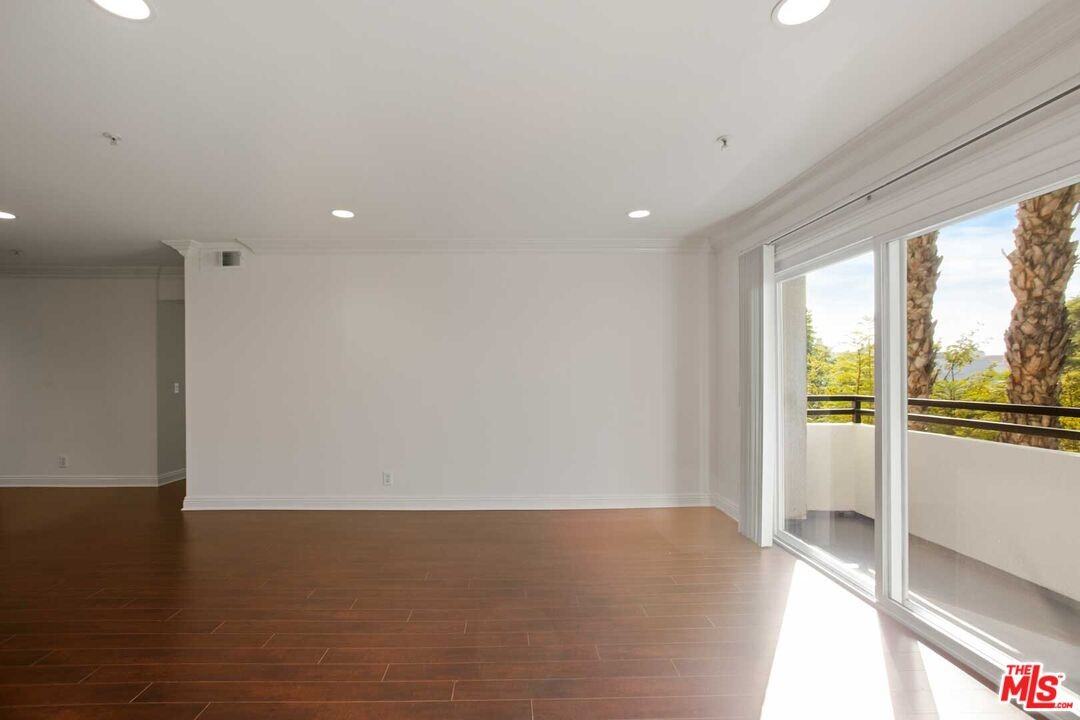 1508 Veteran Ave #1508-301 - Photo 4 of 29