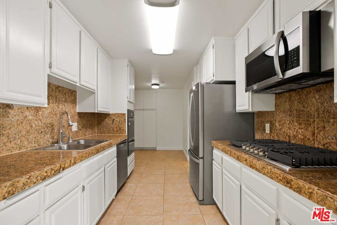 1508 Veteran Ave #1508-301 - Photo 5 of 29