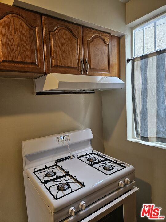 7906 S San Pedro St #7906-2 - Photo 3 of 13