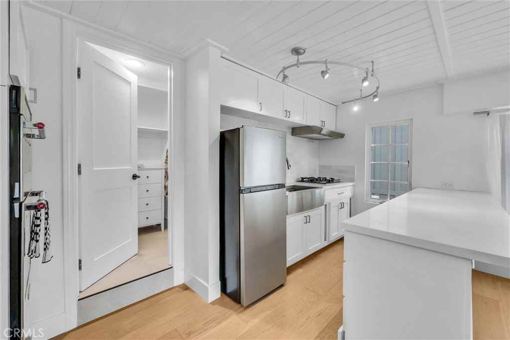 575 Through St #575B - Photo 5 of 23