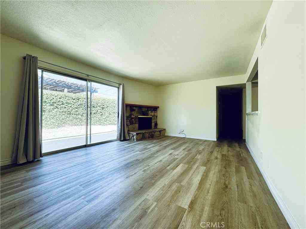 2105 E Petunia St #2105 - Photo 7 of 27