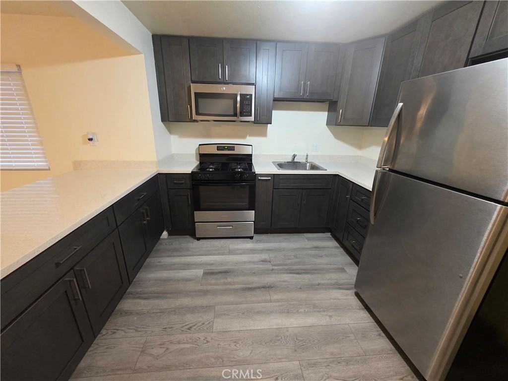 533 E 9th St #533 - Photo 3 of 6