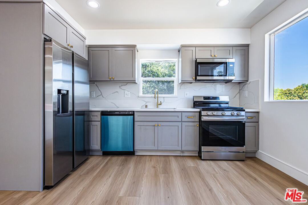 2055 1/2 S Garth Ave #2055 - Photo 4 of 37