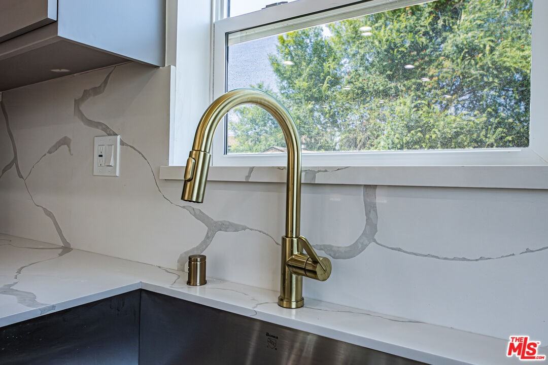 2055 1/2 S Garth Ave #2055 - Photo 6 of 37