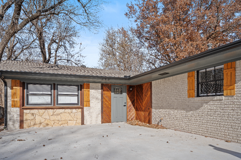 513 Manor Dr - Photo 2 of 25