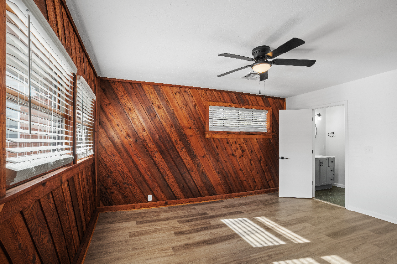 513 Manor Dr - Photo 4 of 25