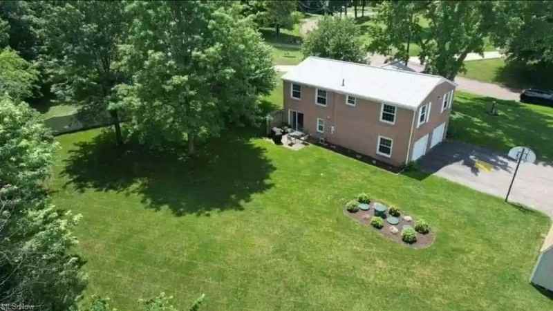 1378 Devon Dr Nw - Photo 2 of 21