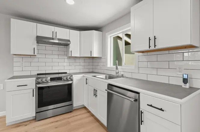 2415 West St - Photo 4 of 15