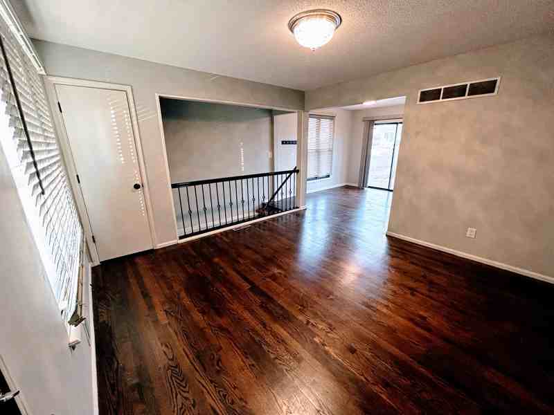 3909 S Marshall Dr - Photo 2 of 17