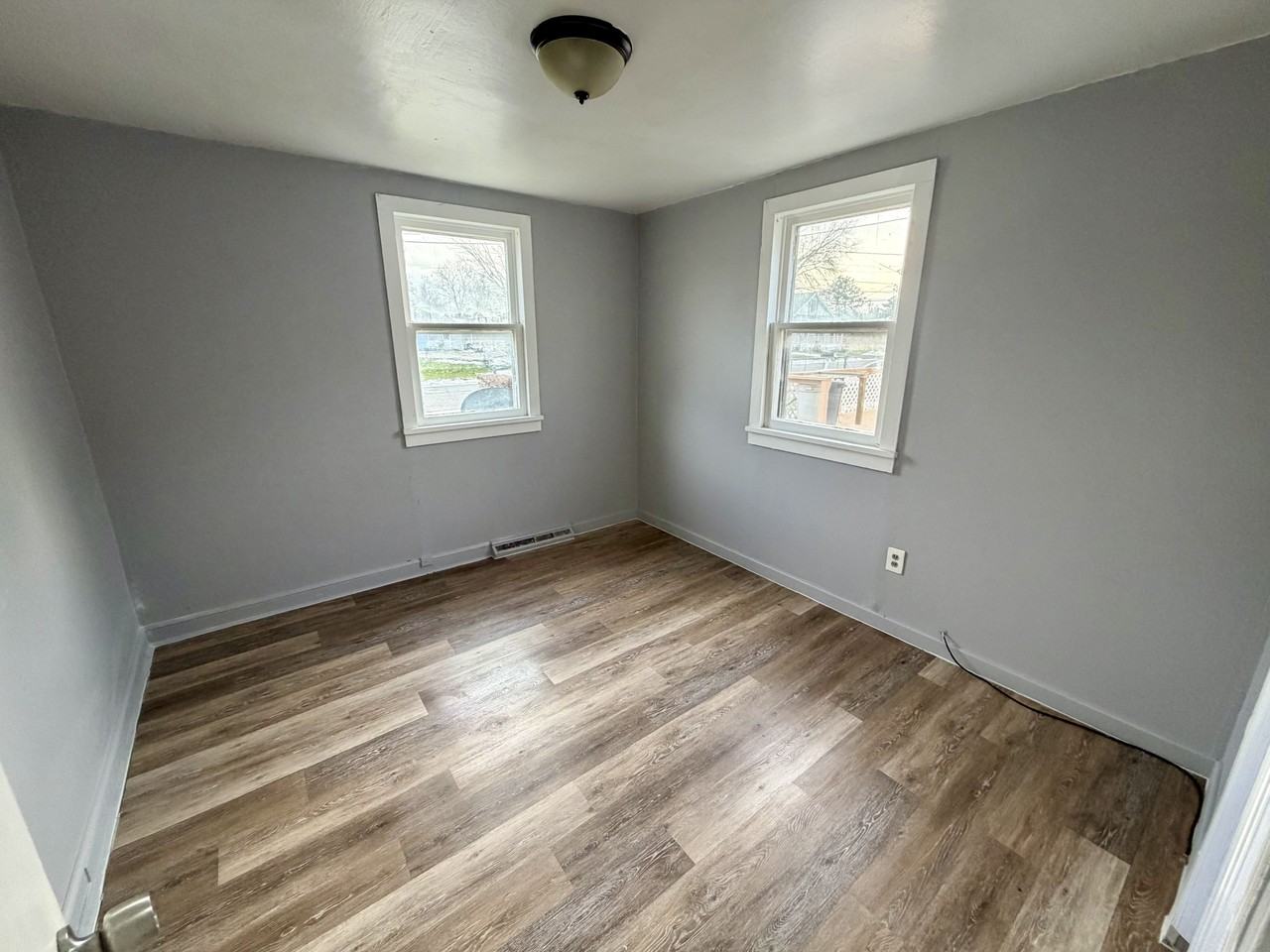 1331 Carman St - Photo 4 of 10