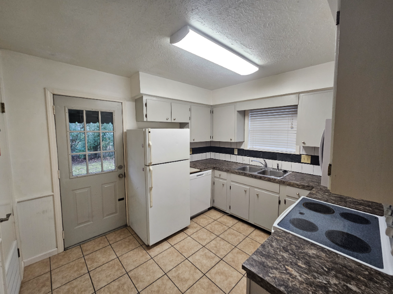 1926 Martin St #1926 - Photo 2 of 7