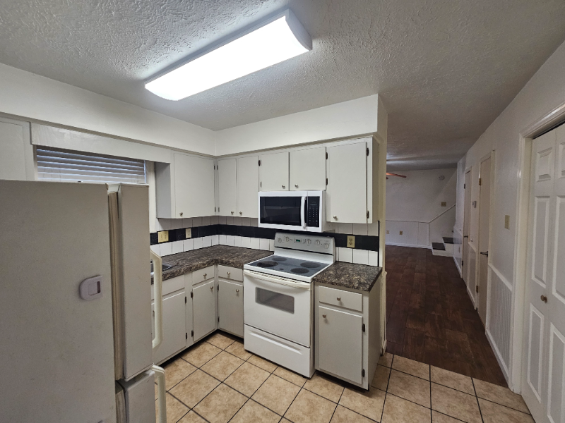 1926 Martin St #1926 - Photo 3 of 7