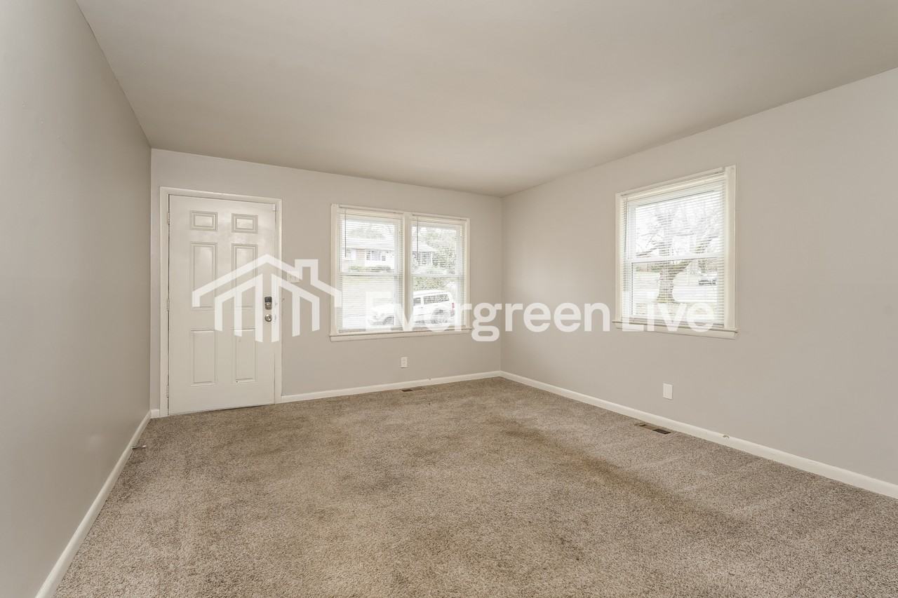 2202 Maybank Dr - Photo 2 of 15