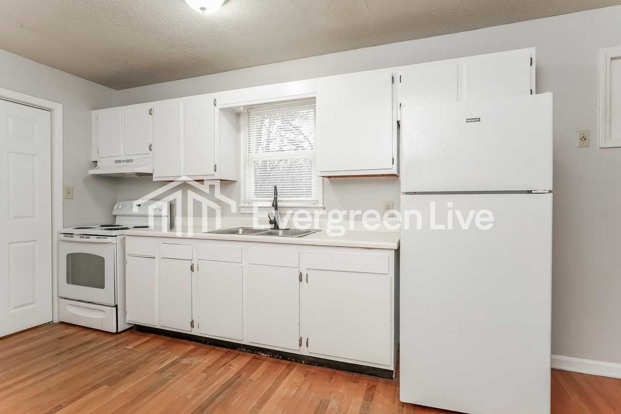 808 Gordon St - Photo 3 of 15