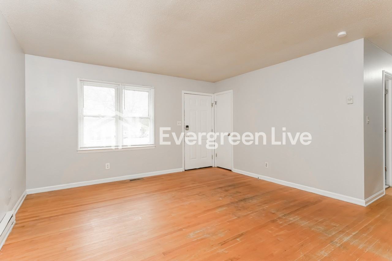 808 Gordon St - Photo 4 of 15