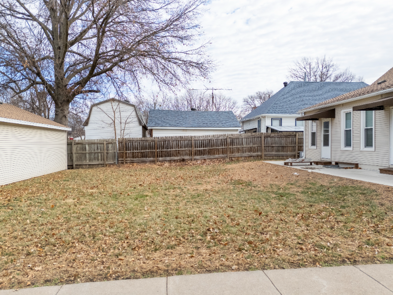 6606 Ballard Ave - Photo 3 of 16