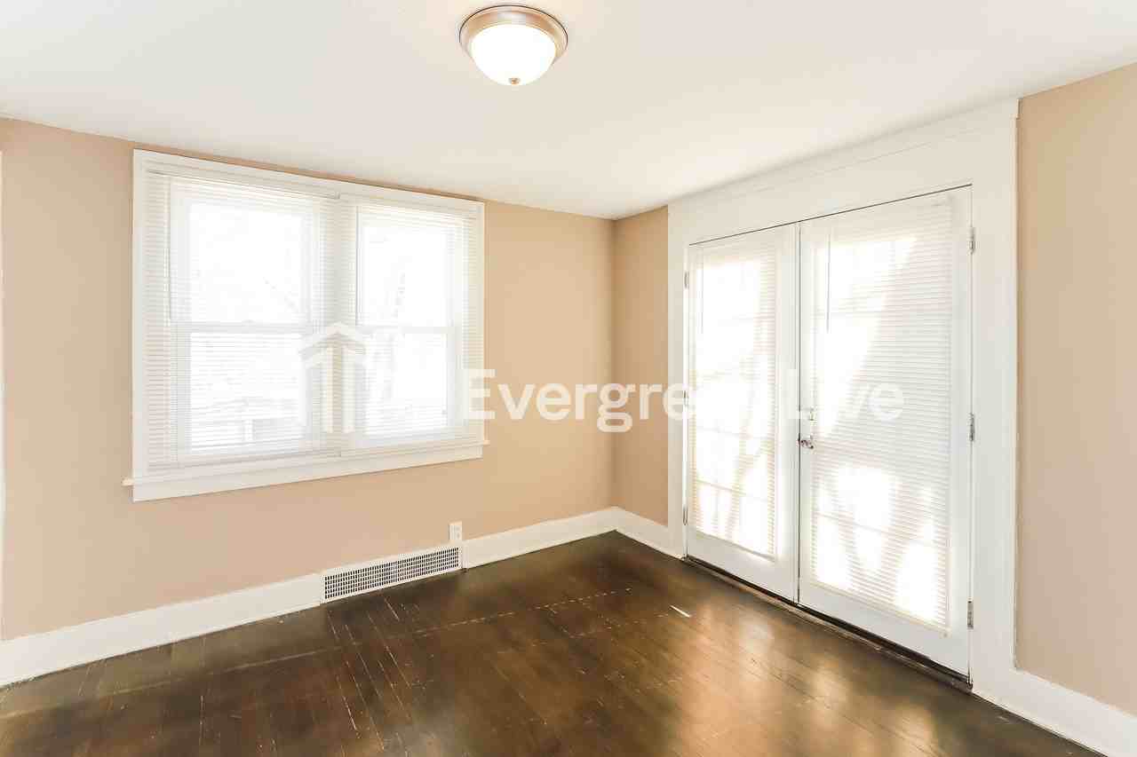 3123 Fontenelle Blvd - Photo 5 of 16