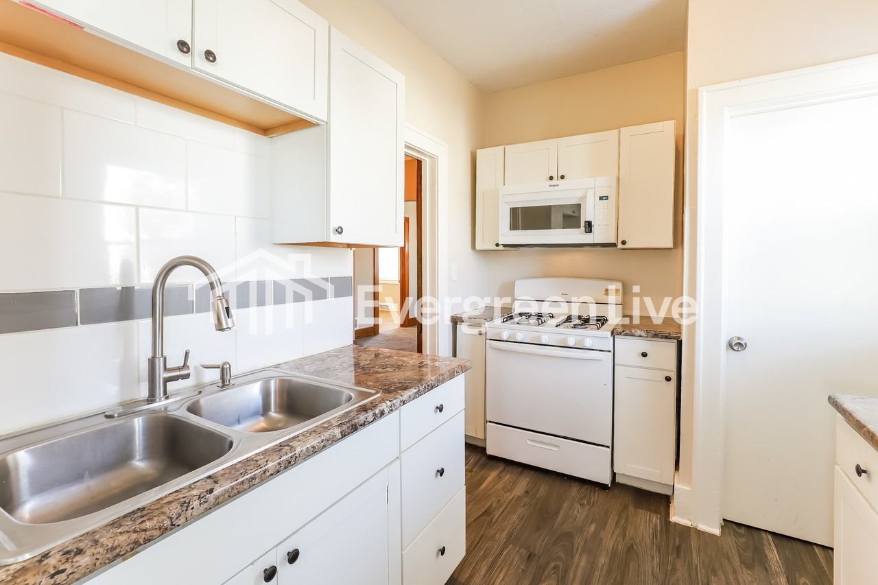 3123 Fontenelle Blvd - Photo 6 of 16