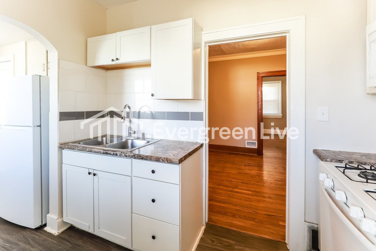 3123 Fontenelle Blvd - Photo 7 of 16