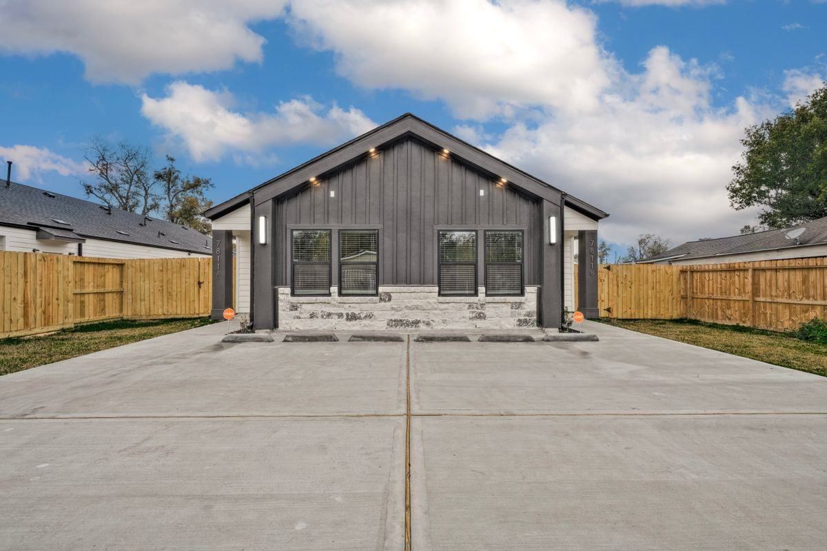 7811 Sandra St - Photo 4 of 18