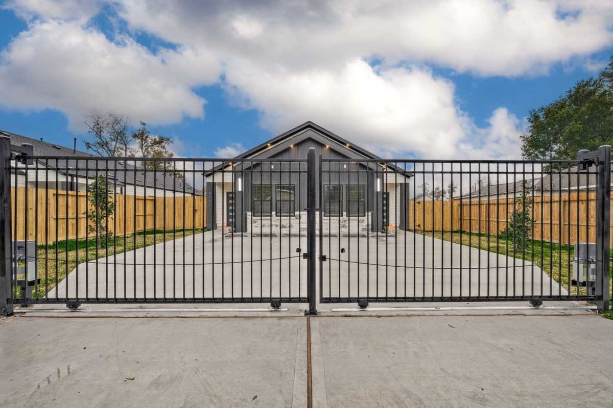 7811 Sandra St - Photo 5 of 18