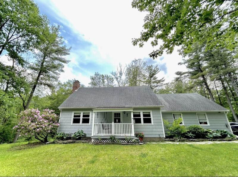 230 Middle Rd - Photo 5 of 18