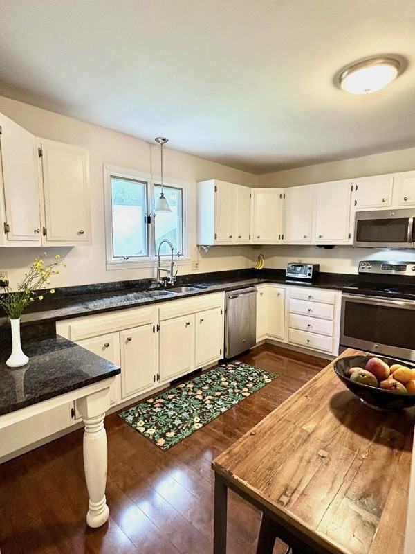 230 Middle Rd - Photo 6 of 18