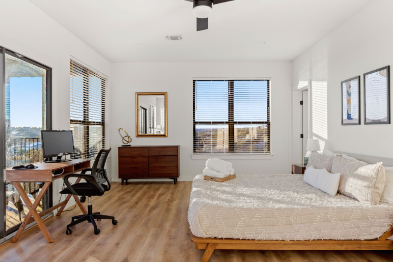 1619 Lakeshore Dr - Photo 4 of 20