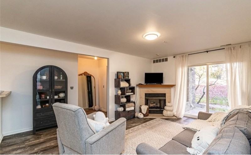 867 Amanda Ln - Photo 3 of 13