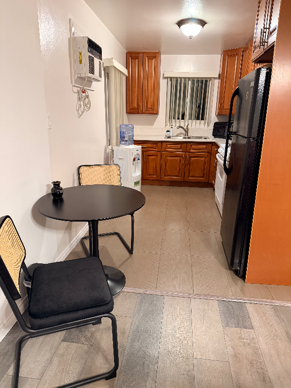 723 S Louise St #C - Photo 4 of 13