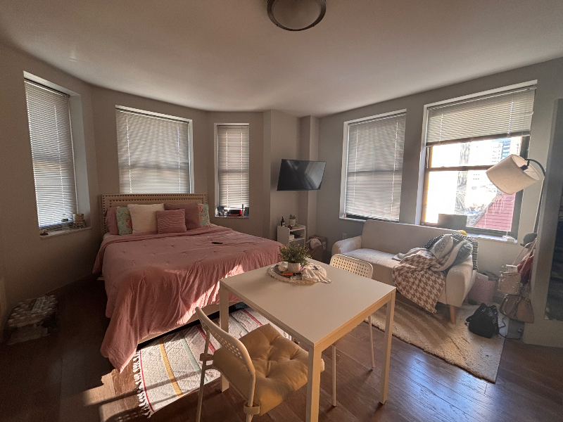 135 S 17th St #704 - Photo 2 of 8