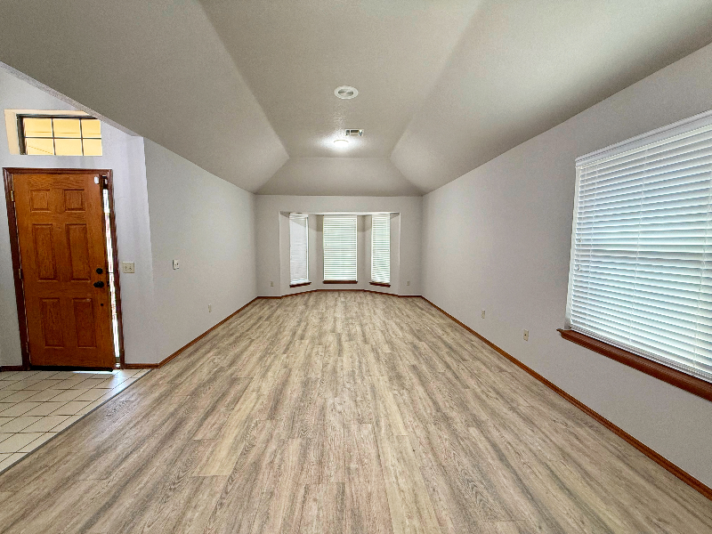 6605 Nw 134th St - Photo 2 of 20