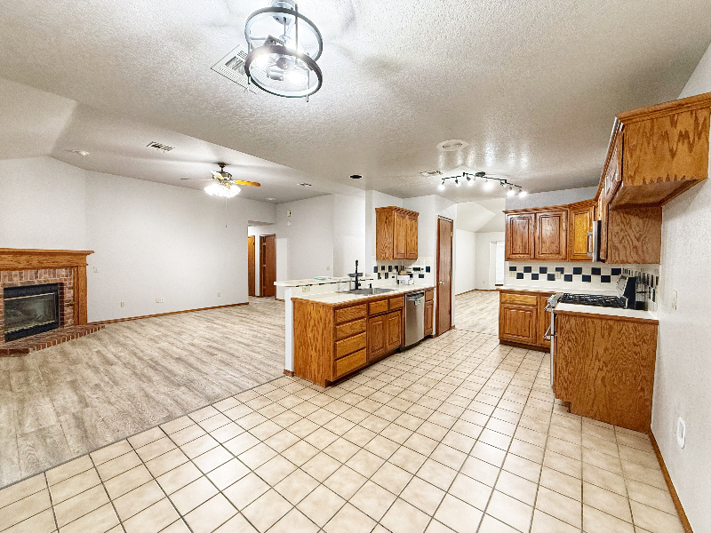 6605 Nw 134th St - Photo 5 of 20