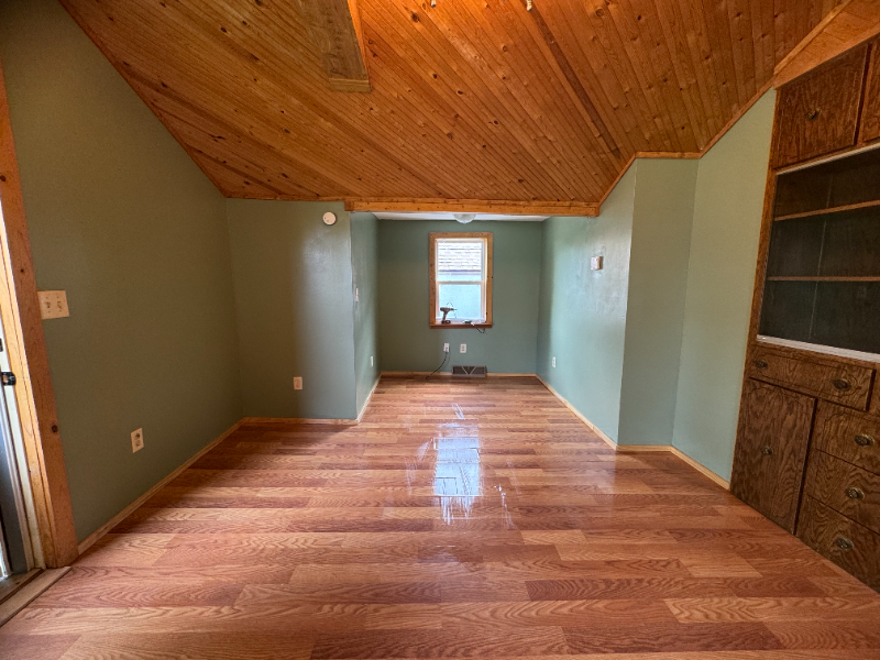 959 W 2nd St - Photo 2 of 6