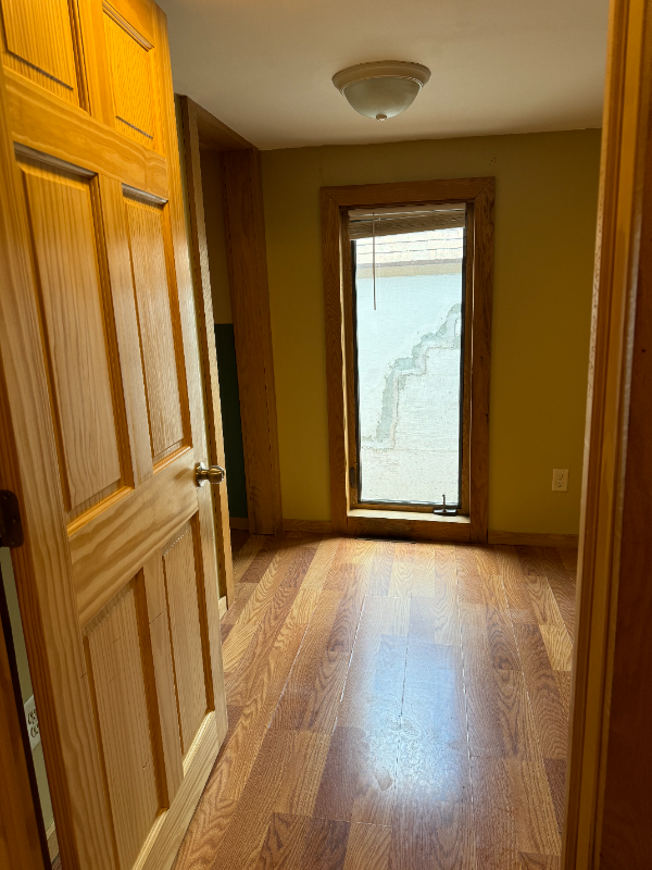 959 W 2nd St - Photo 4 of 6