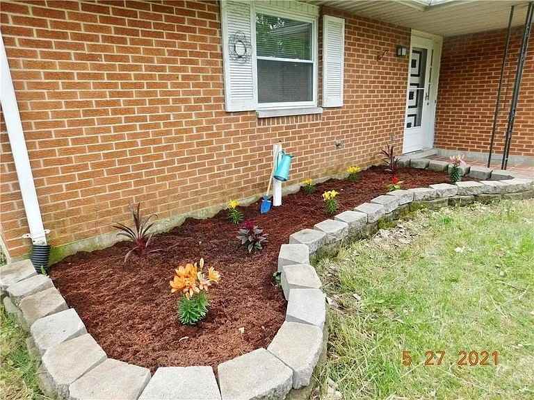 4792 Pyrmont Rd - Photo 3 of 15