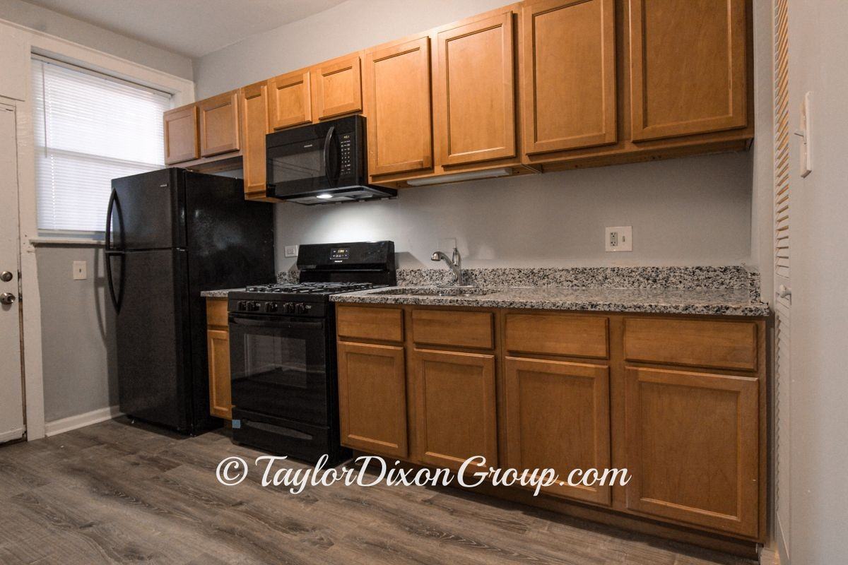 6611 S Greenwood Ave - Photo 3 of 21