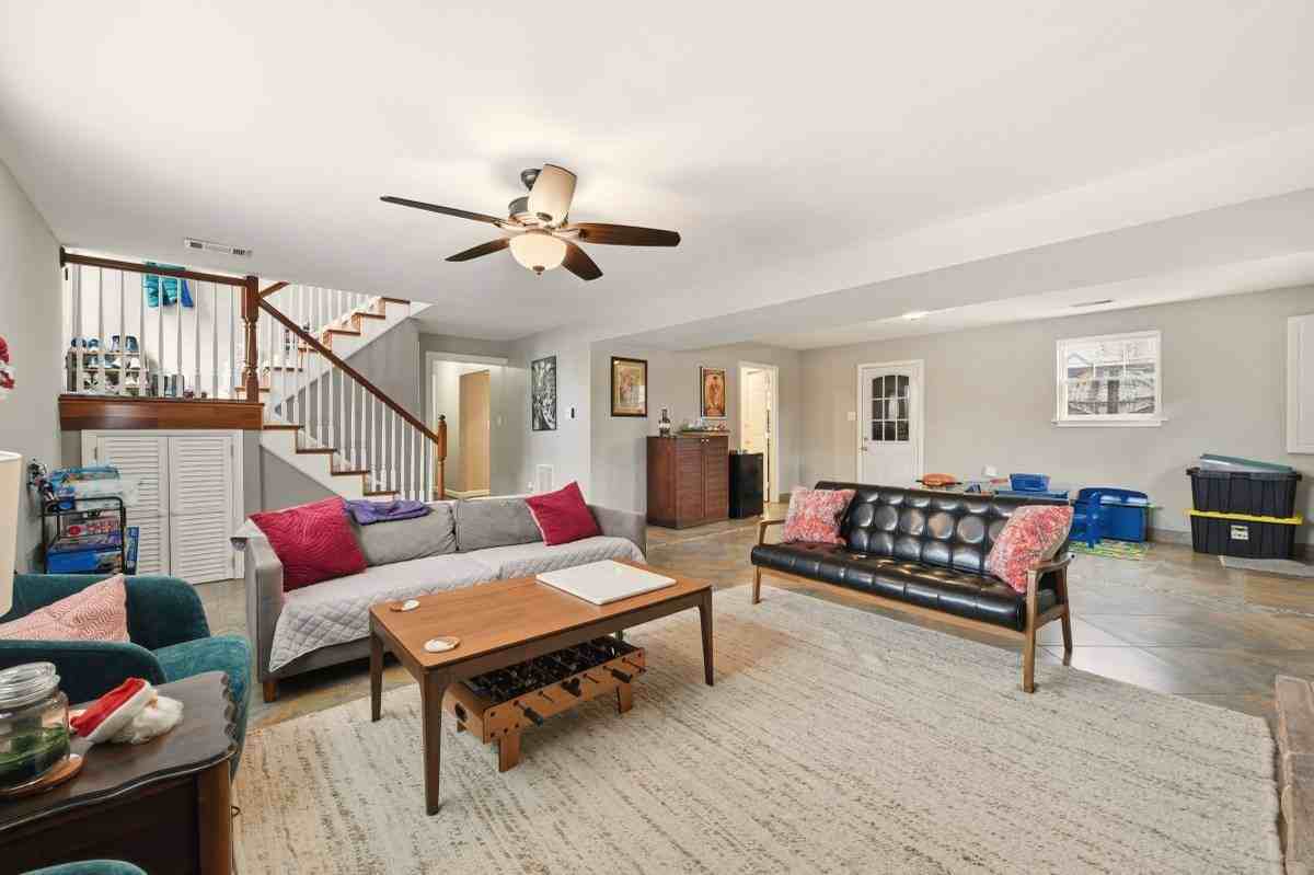 7814 Shreve Rd - Photo 6 of 24