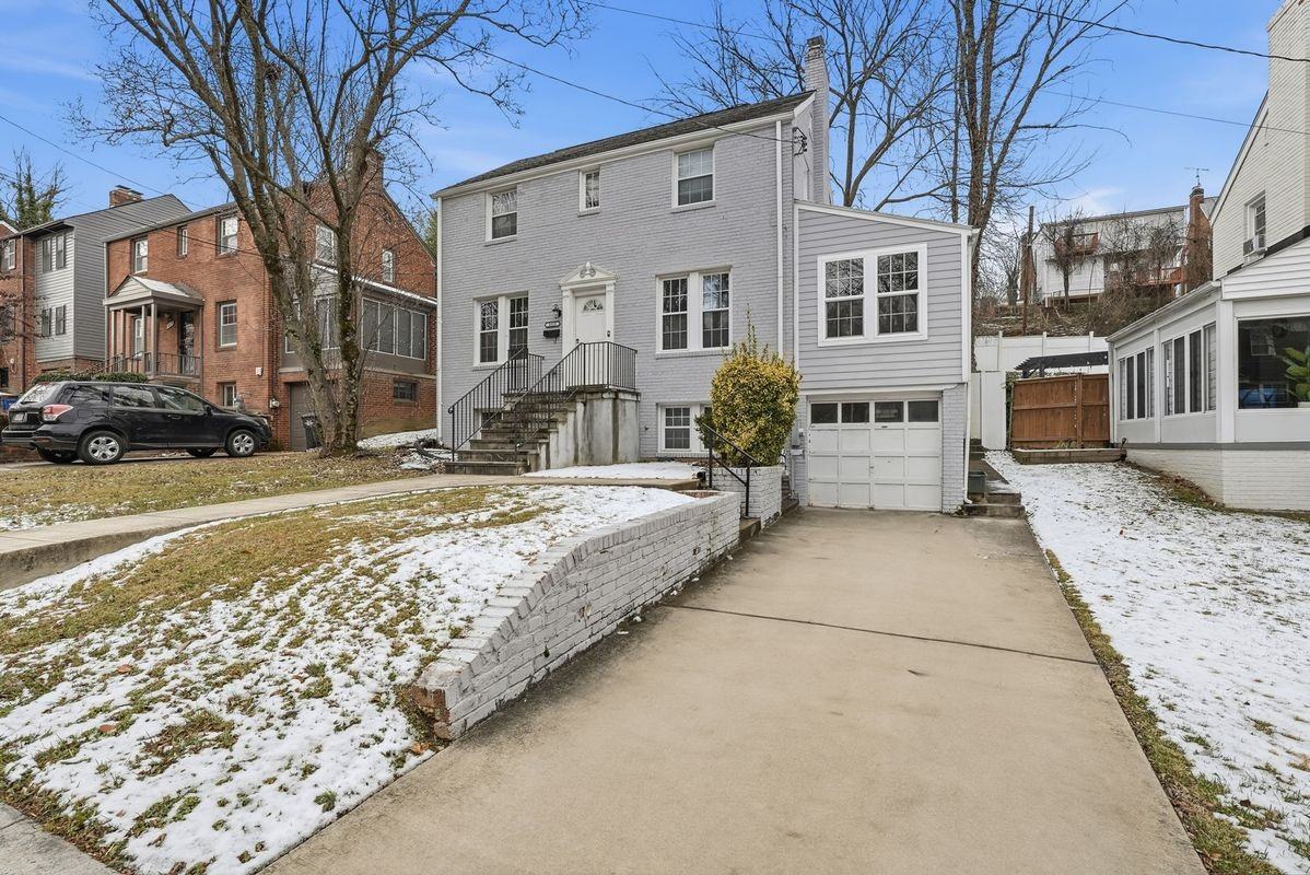 2111 32nd Pl Se - Photo 2 of 30