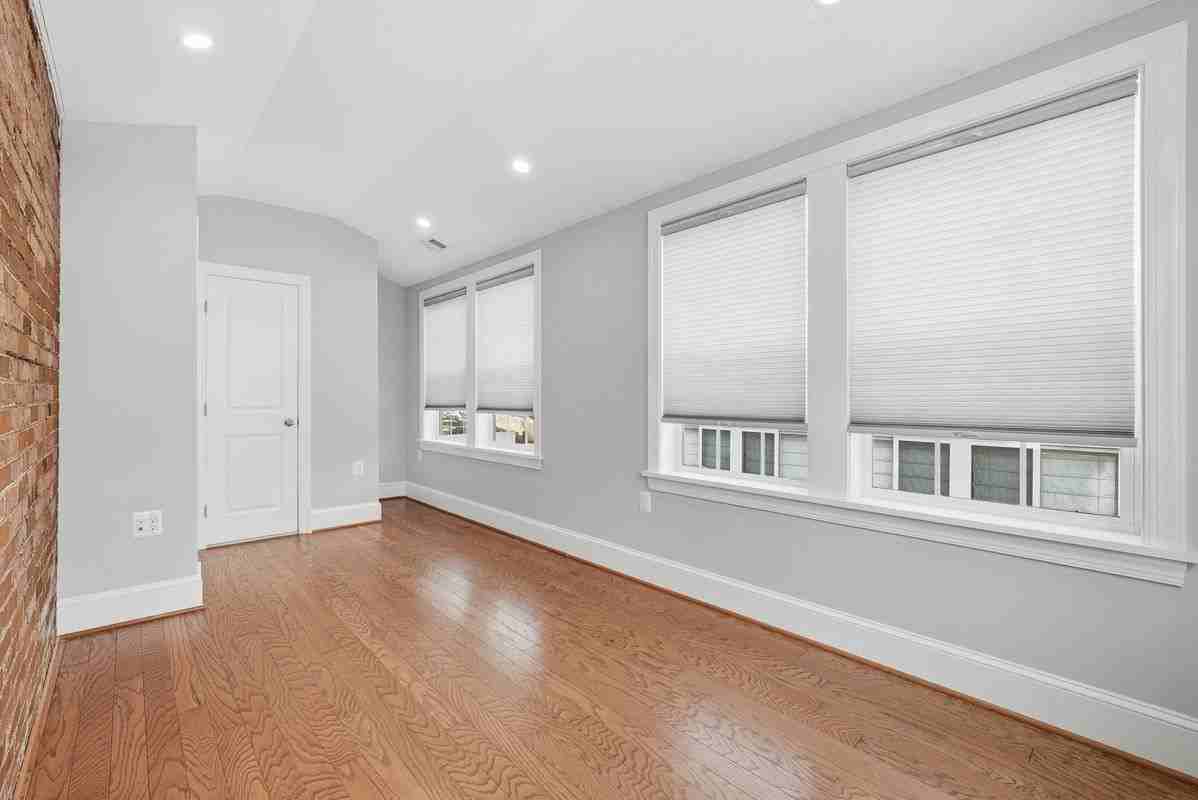 2111 32nd Pl Se - Photo 3 of 30