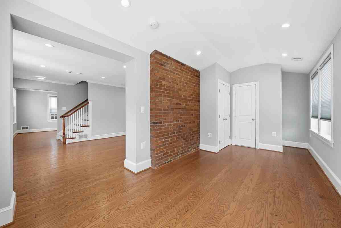 2111 32nd Pl Se - Photo 4 of 30