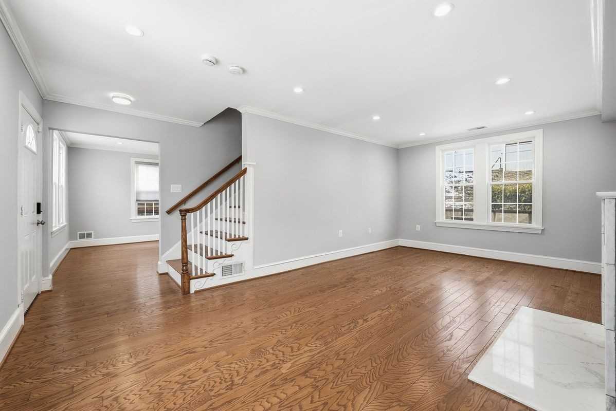 2111 32nd Pl Se - Photo 6 of 30