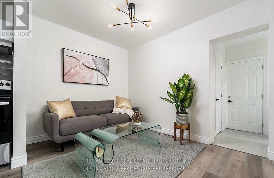 231 Pelham - Photo 7 of 17