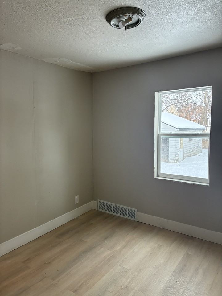 709 E North St #1 - Photo 2 of 3