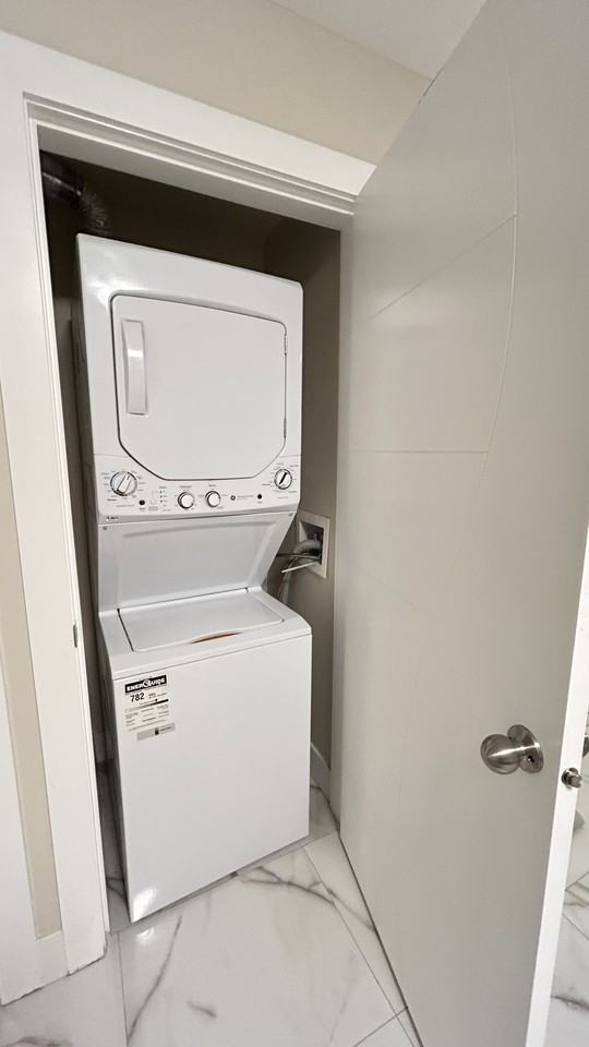 Bond Street - Photo 7 of 10