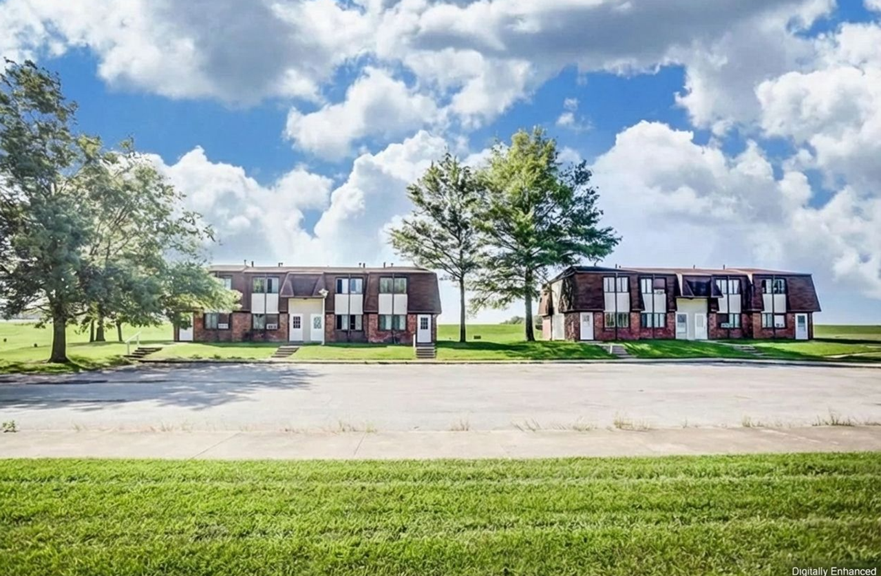 OAK TERRACE APARTMENTS - Photo 4 of 4