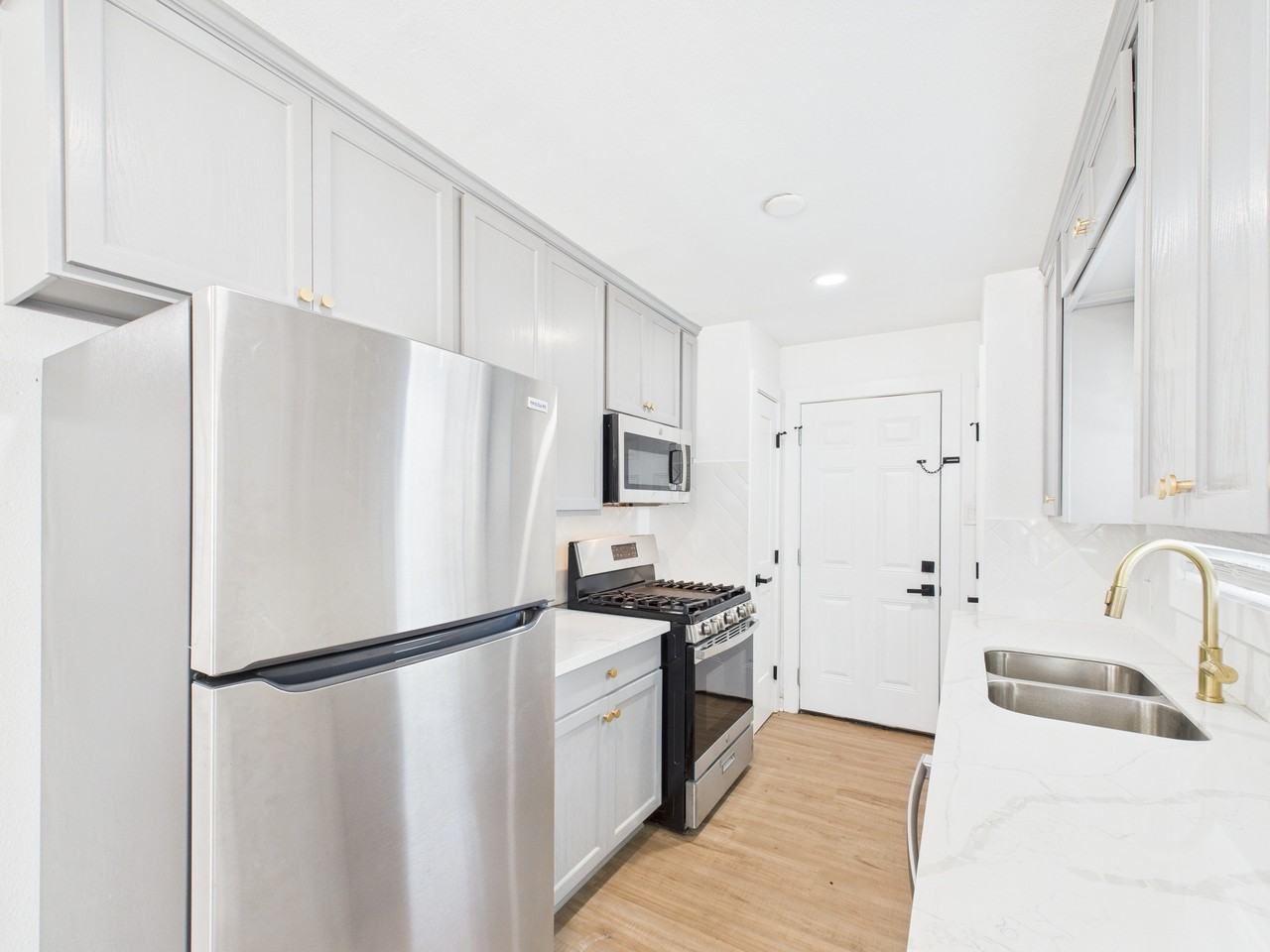 607 Foch St #B - Photo 3 of 14